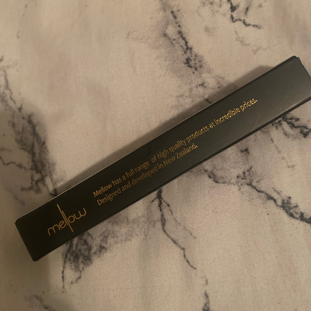 Brow definer Mellow in color Caramel